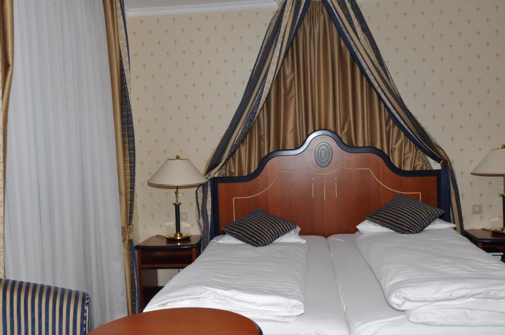Hotel Restaurant Bellevue Au Lac Thun Quarto foto