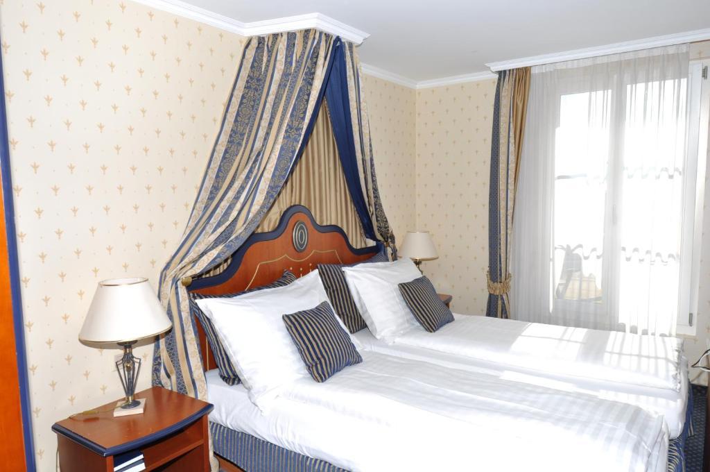 Hotel Restaurant Bellevue Au Lac Thun Quarto foto