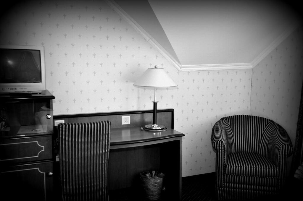 Hotel Restaurant Bellevue Au Lac Thun Quarto foto