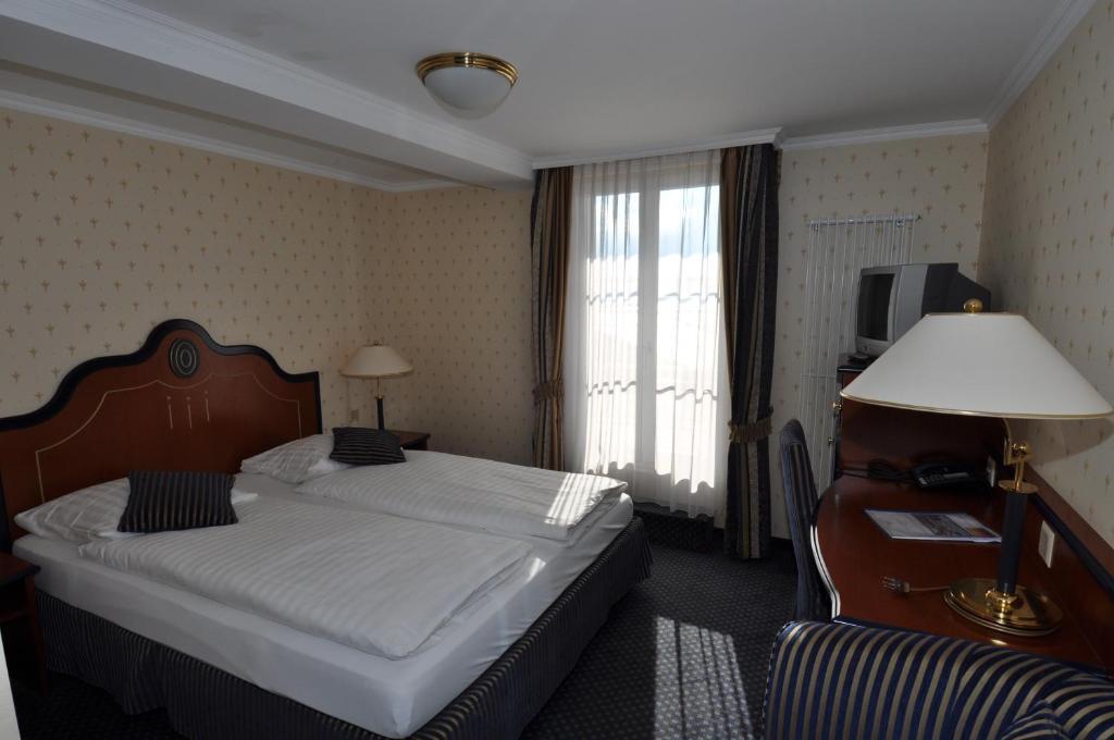 Hotel Restaurant Bellevue Au Lac Thun Quarto foto